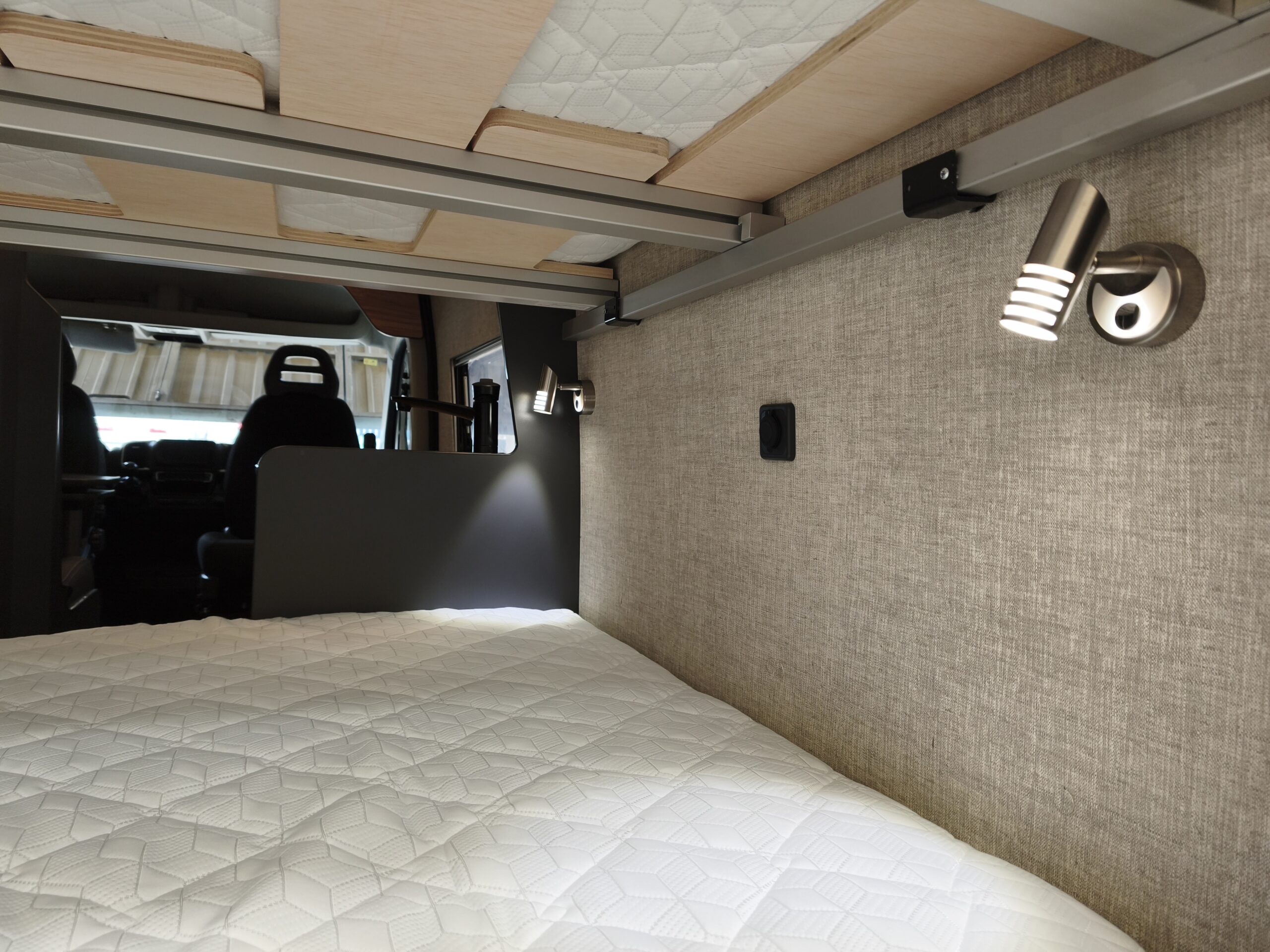 Alt: iluminacion camper